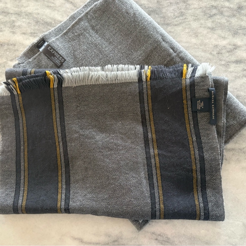 Set/2 Scarves, Banana Republic and Express